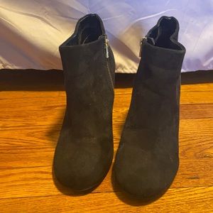 suede black heels Size 8-9 from Charlotte Russe